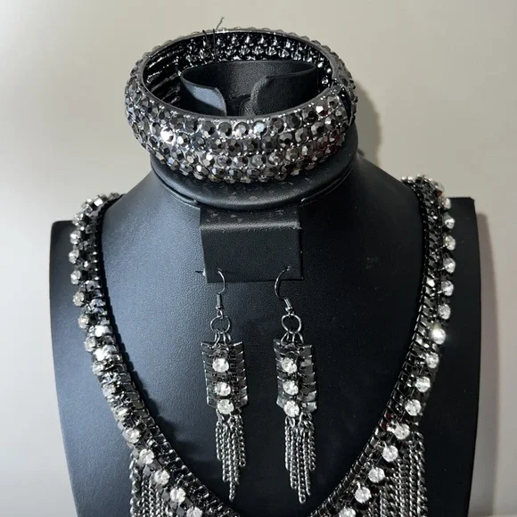 NWOT Gunmetal with Rhinestones Necklace Set - Picture 2 of 2